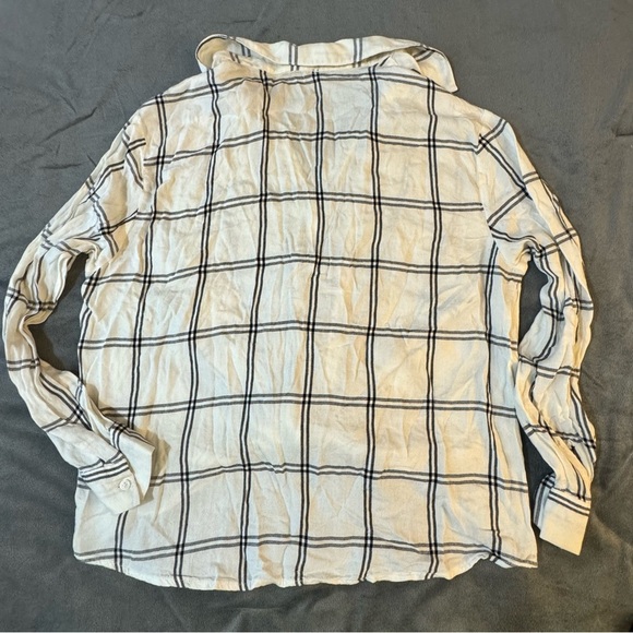 Dynamite White and Black Long Sleeve Tie Front Button Down Shirt
#1108 - Picture 6 of 6